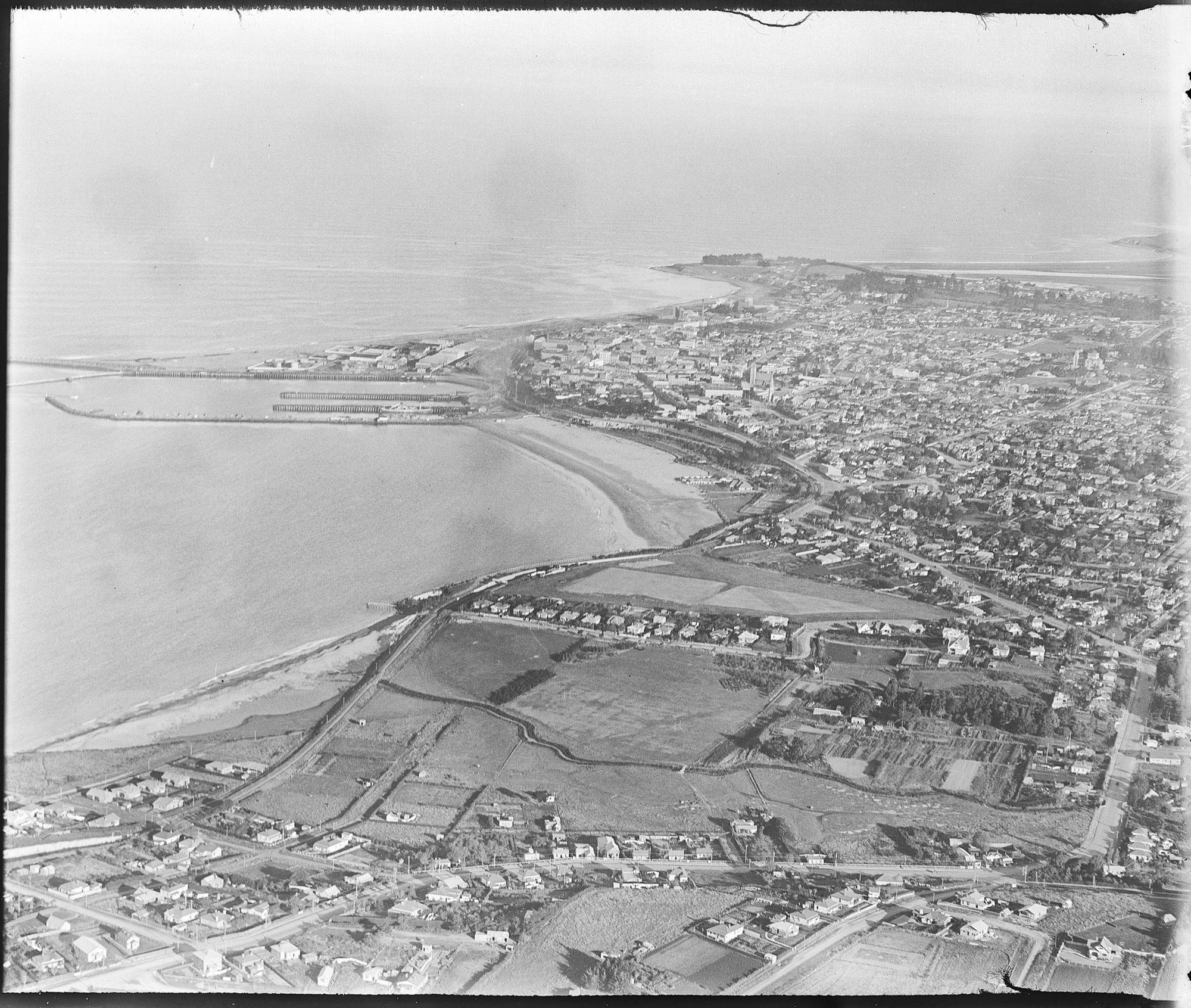 Timaru from the air 52483 extralarge Auckland Libraries Heritage Collections FDM 0690 G